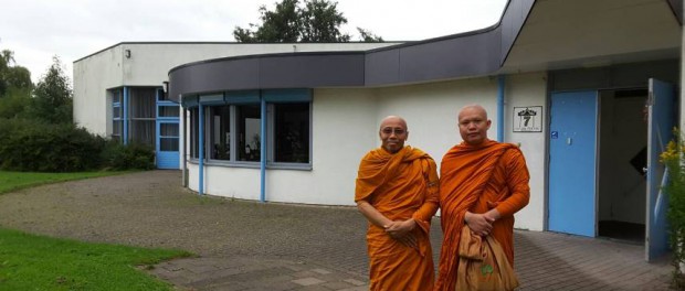 พมนงค์เยี่ยมวัดพุทธวิหารอัมสเตอร์ดัม2